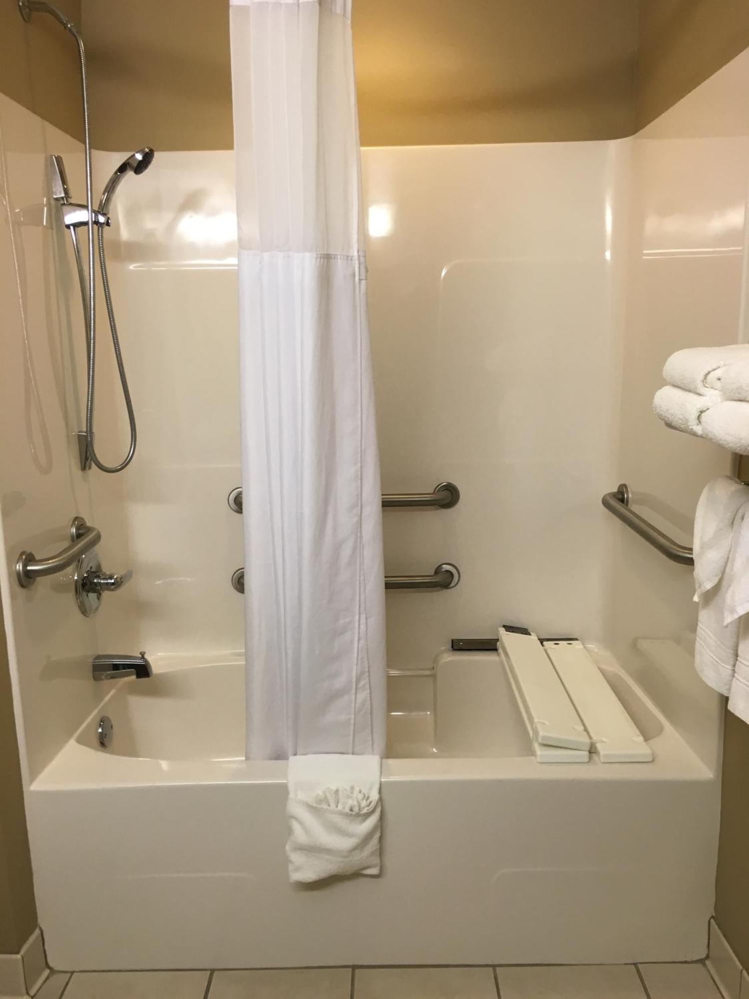 Microtel By Wyndham Perry National Fairground Area I-75 Bilik gambar